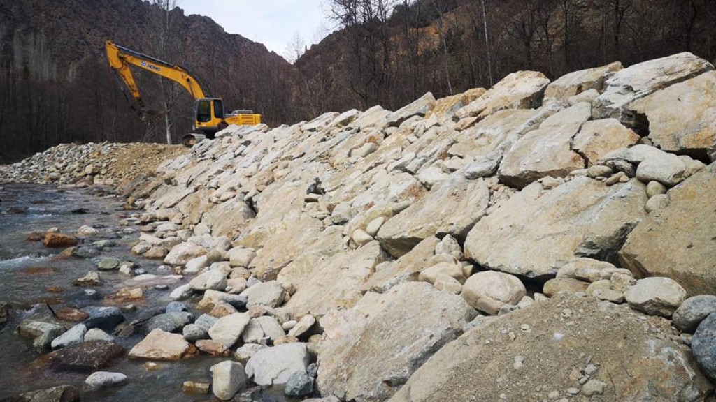 Altyapı — nehir kıyısı retaining works